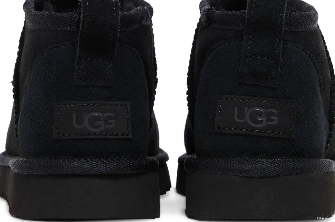 W UGG Classic Black Ultra Mini 0724